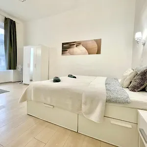  Apartamento White Near The Famous New York Cafe